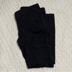 Black leggings with pockets